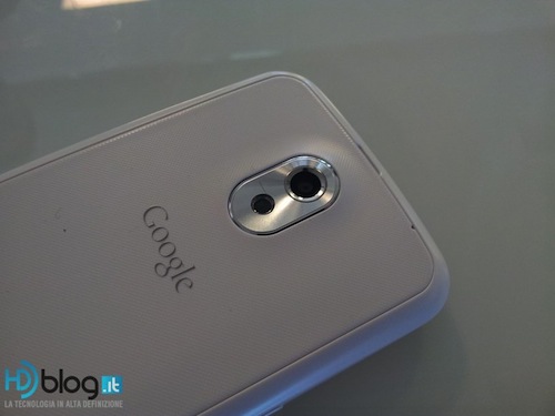 Galaxy Nexus สีขาวเผยโฉมแล้ว พร้อมเจอตัวจริงในงาน Mobile Expo