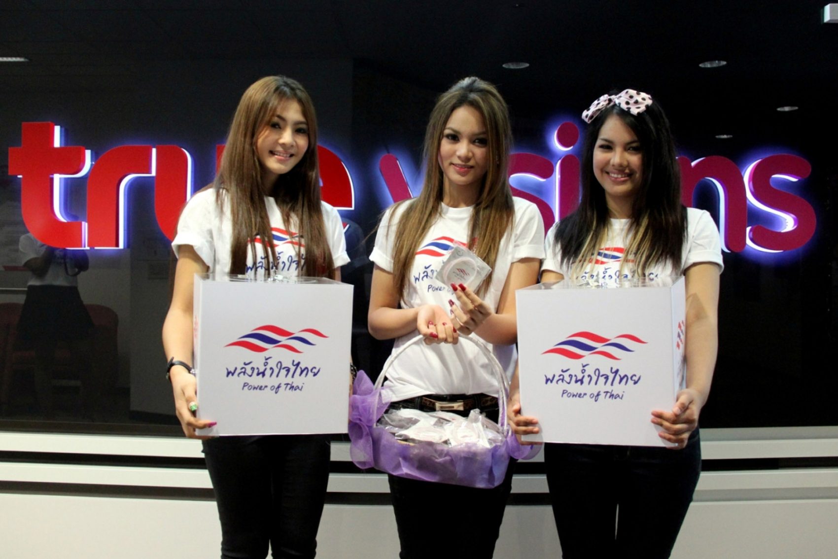 ศิลปินทรู เอเอฟ 8 ชวนอุดหนุนสายรัดข้อมือ “พลังน้ำใจไทย” นำรายได้สมทบทุนโครงการ “พลังน้ำใจไทย Power of Thai”