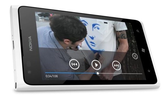 Lumia 800 สีขาวมาไม่ทันไร โผล่ Lumia 900 สีขาวตามมาอีกรุ่น!
