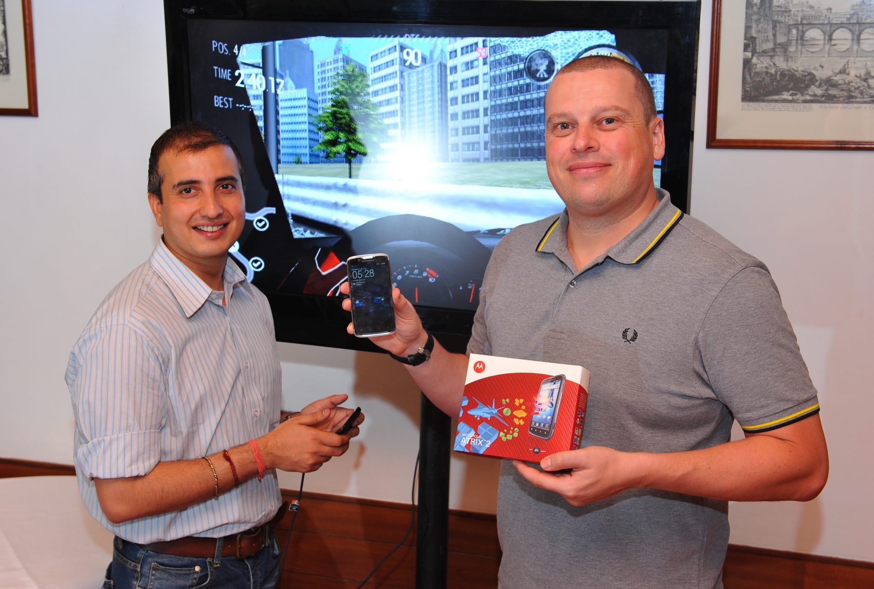 Motorola เปิดตัว Motolora Atrix 2 พร้อมเกมสุดมันจาก EA