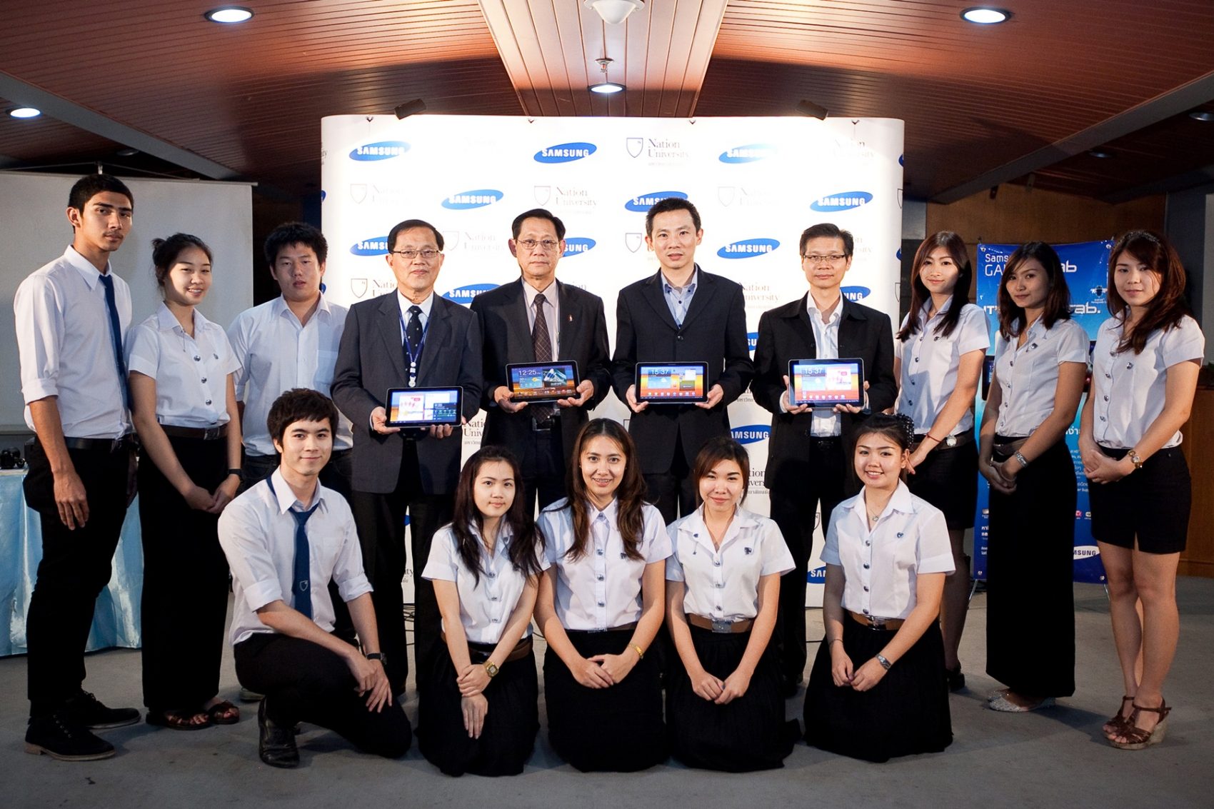 ซัมซุงเจาะตลาดสถาบันการศึกษาจับมือม.เนชั่น เพิ่มศักยภาพบีทูบี ส่ง “ซัมซุง กาแล็คซี่ แท็บ 10.1” พัฒนาการเรียนการสอน