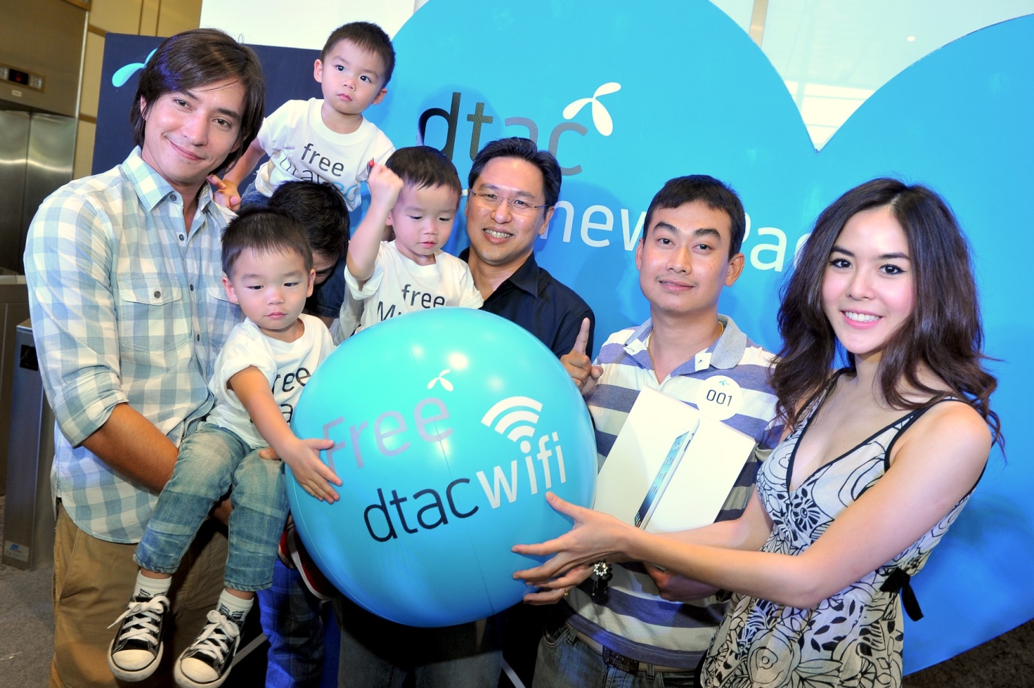 ดีแทคเปิดตัว dtac the New iPad ชูแนวคิด “เร็วกว่า ดีกว่า ใจถึงกว่า” กับแพ็คเกจหลากหลายสุดคุ้ม
