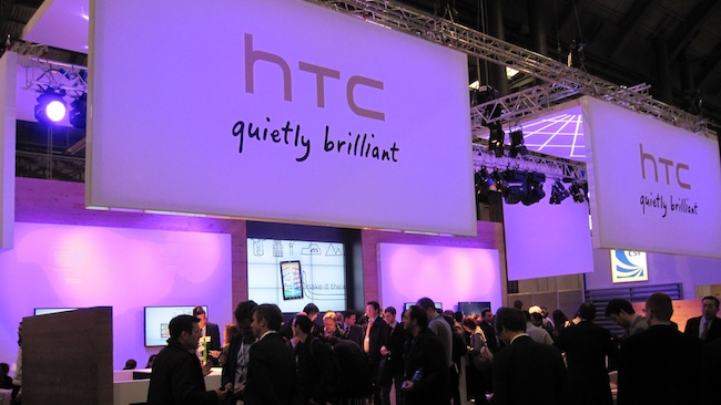 HTC บอกขอมุ่งทำโทรศัพท์ที่บางดีกว่าจะยัดแบตเตอรี่ไปเยอะๆให้เครื่องมันใหญ่