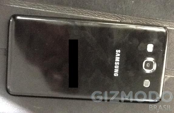 นี่หรือคือโมเดลทดสอบของ Samsung Galaxy S III ซึ่งน่าจะยังไม่ใช่ตัวจริง