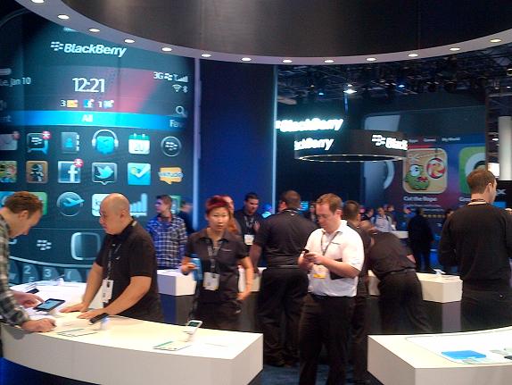 RIM ยันมีตัวเครื่อง BB10 แบบ hardware keyboard และมี Apps ให้เล่นกันเยอะแน่นอน