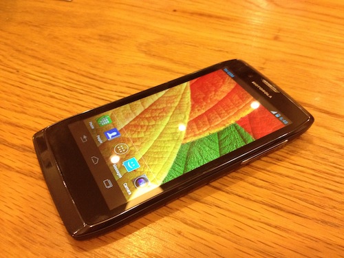 มาถึงไทยแล้ว Motorola RAZR MAXX / RAZR V