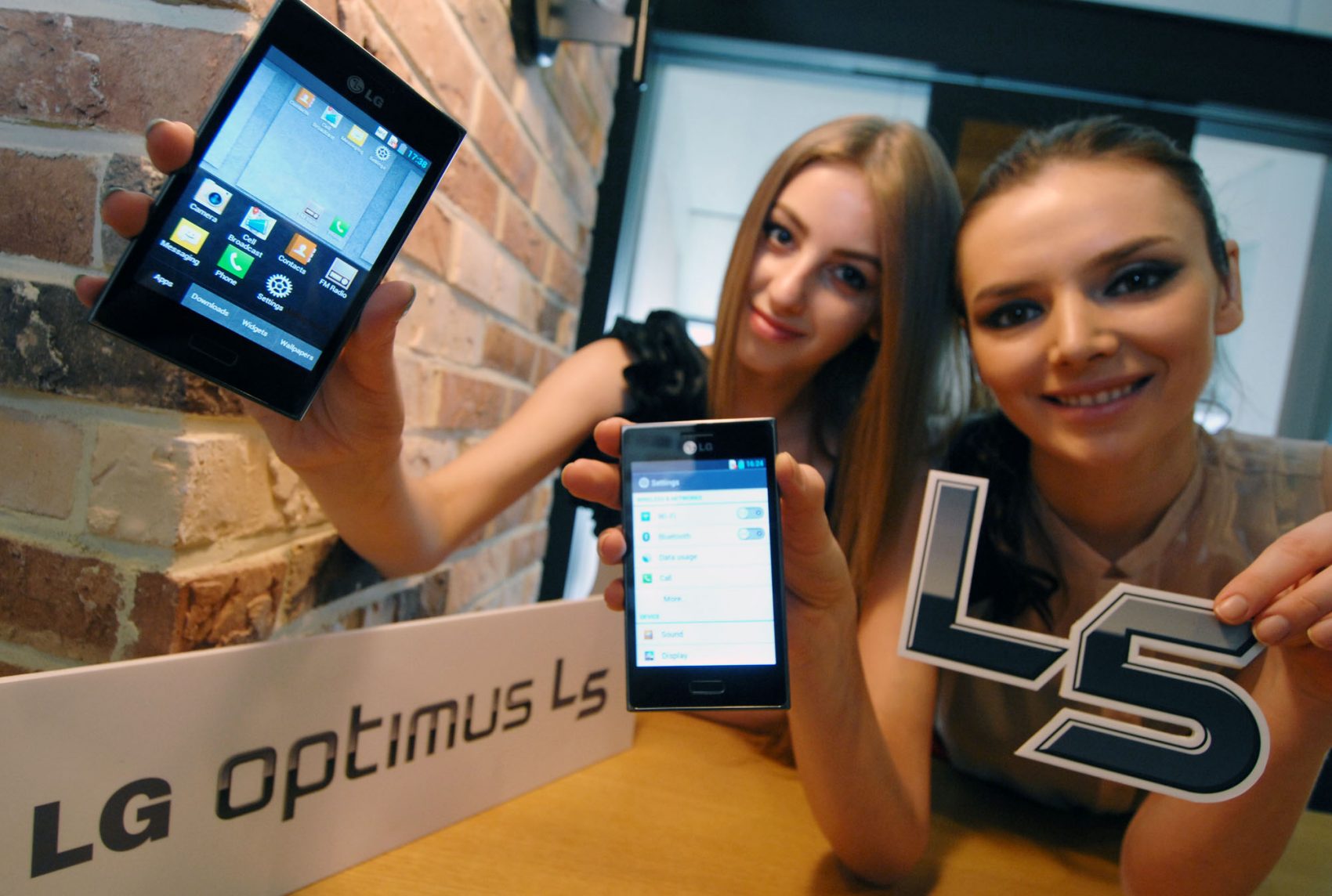 LG Optimus L5 พร้อมวางจำหน่ายในไทยในงาน Thailand International Mobile Show ในราคา 7,990 บาท