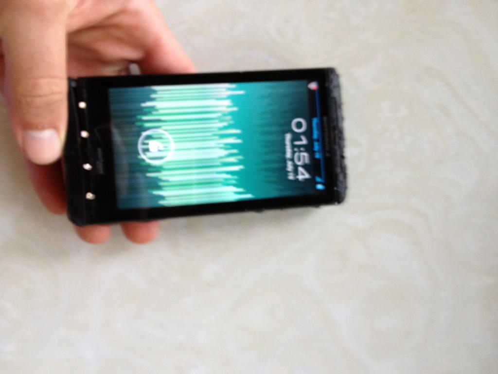 รอดปาฏิหาริย์ Motorola DROID X ตกกองไฟแต่ไม่พัง