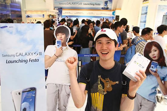 Samsung Galaxy S III เปิดขายวันแรกที่เกาหลีใต้ทำลายสถิติเดิมอีก!