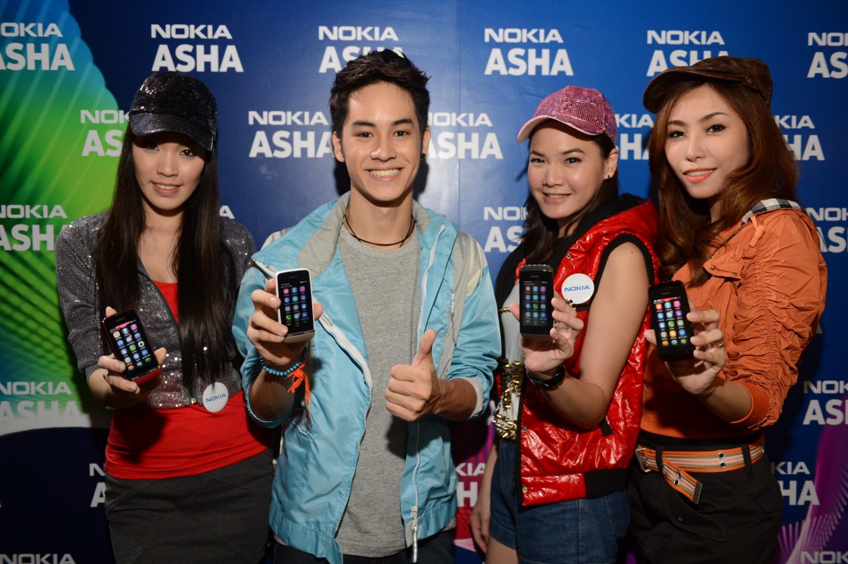 โนเกีย เปิดตัว Nokia Asha Touch ดึงเก้า จิรายุ เป็นพรีเซนเตอร์ เจาะใจวัยรุ่น