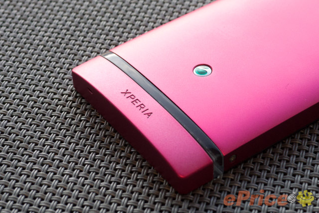 รูปเครื่องจริงชัดๆ XPERIA P สีชมพู XPERIA ION สีแดง