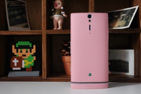 โชว์โฉม… Xperia™ SL ในชุดสีชมพูหวานๆ