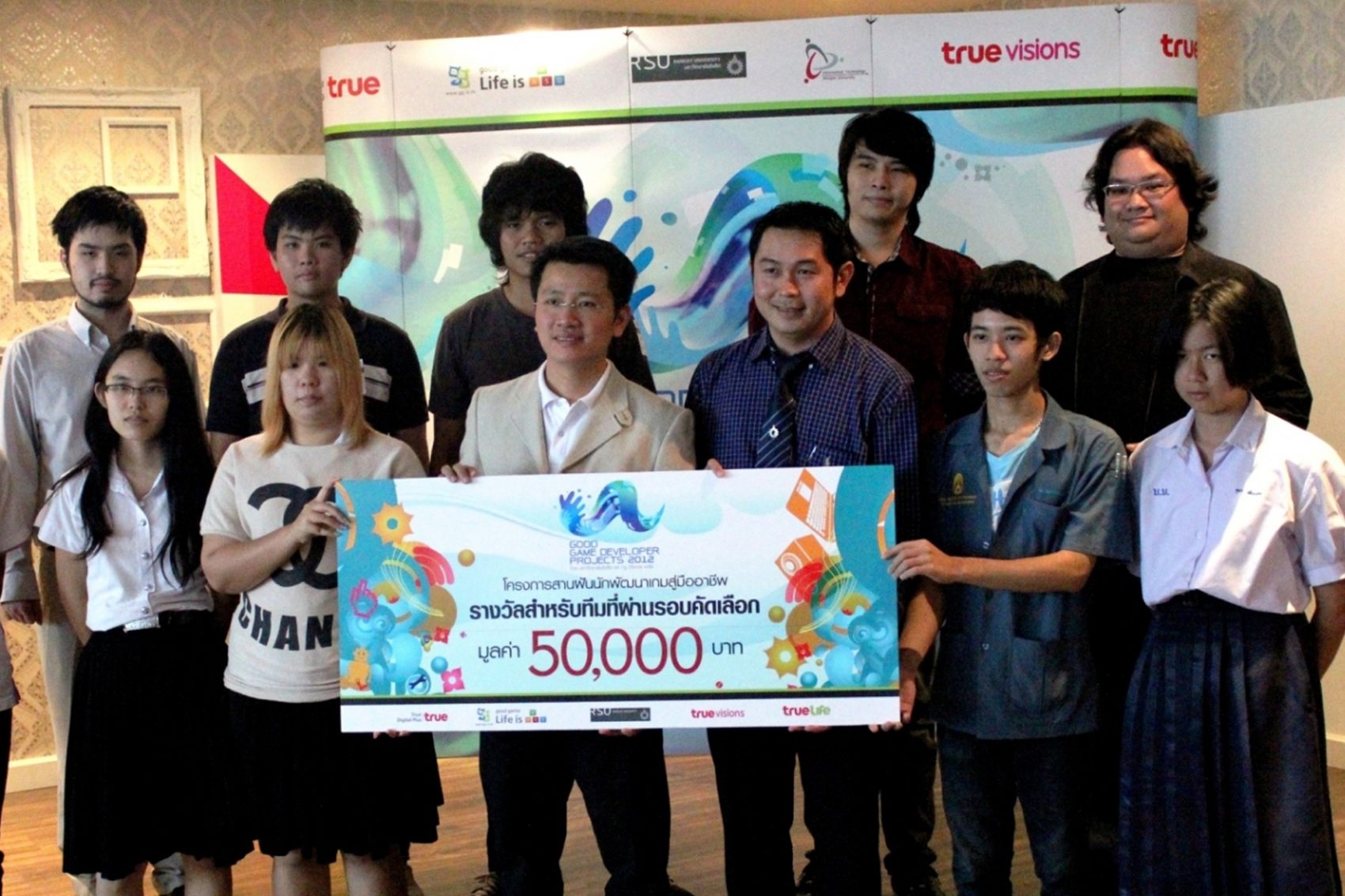 ทรู ดิจิตอล พลัส มอบเงินสนับสนุนแก่ทีมที่เข้ารอบสุดท้ายของโครงการ Good Game Developer Projects 2012