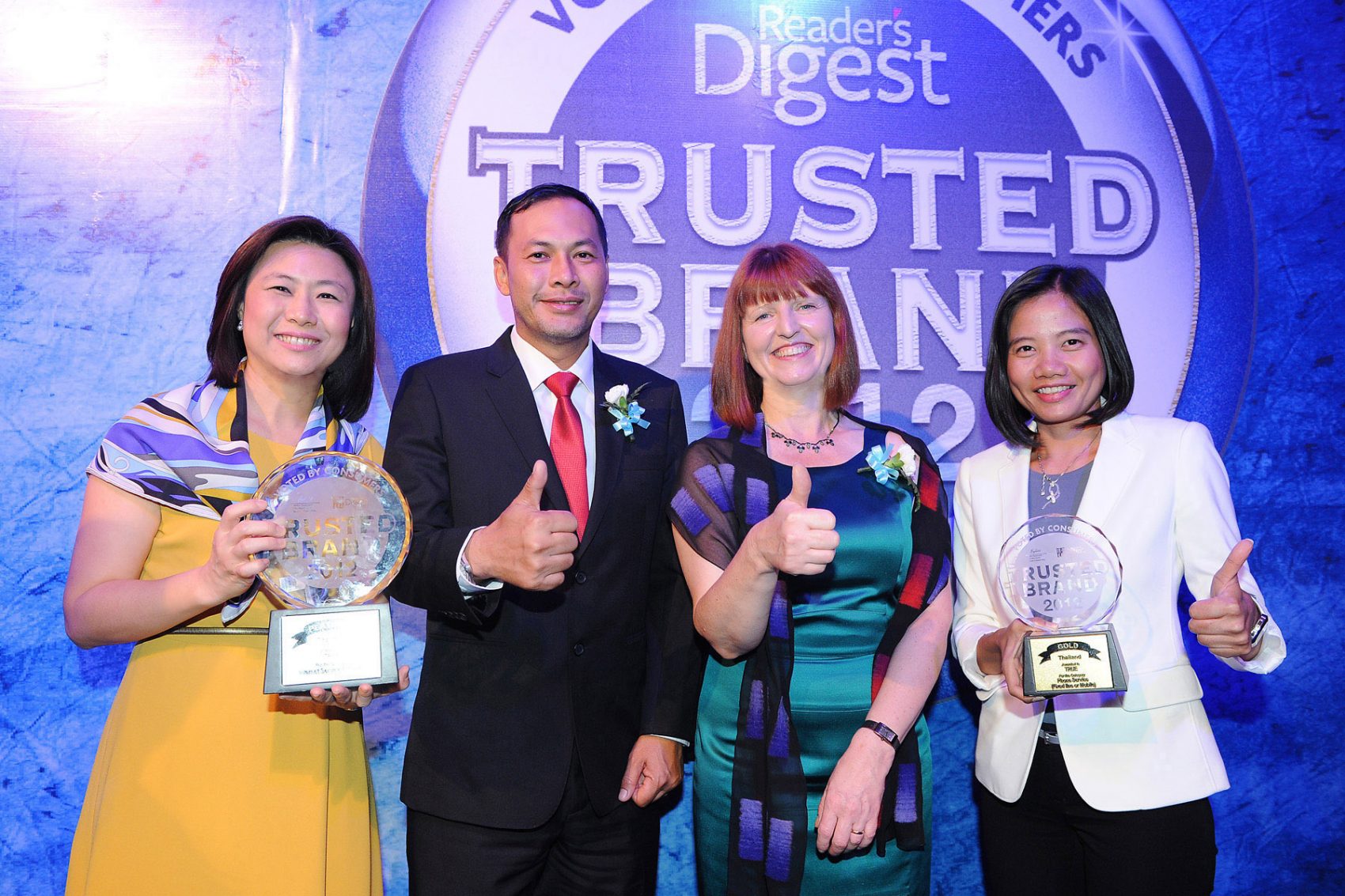 ทรู คว้า Trusted Brand Award 2012