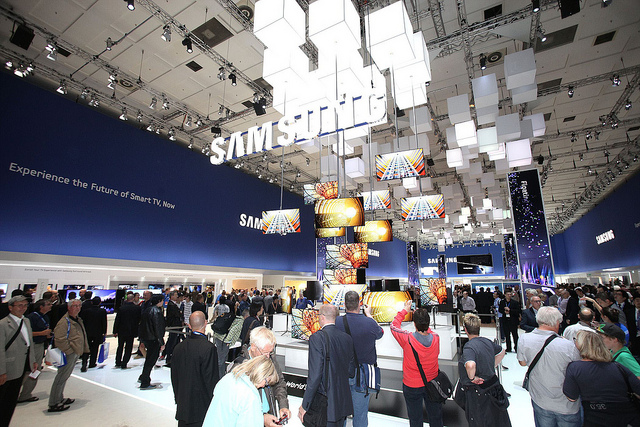 ซัมซุงโชว์สุดยอดนวัตกรรมไร้ขีดจำกัดในงาน IFA 2012 นำทัพโดยซัมซุง กาแล็คซี่ โน้ต ทู กล้องดิจิตอลซัมซุง กาแล็คซี่ ซัมซุง โอแอลอีดี ทีวี และตู้เย็นซัมซุง สเปซ แม็กซ์
