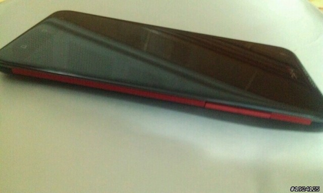 HTC Phablet หน้าจอความละเอียดสูง 480 ppi พร้อม Snapdragon S4 Pro