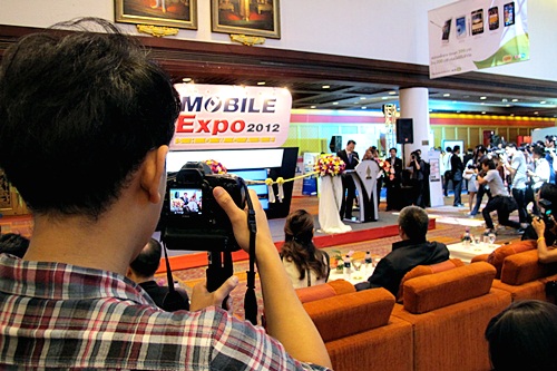 ตะลุยงาน Thailand Mobile Expo 2012 Showcase ณ ศูนย์ประชุมแห่งชาติสิริกิติ์ ส่องดูโปรโมชั่นเด็ดๆ แต่ละบูท
