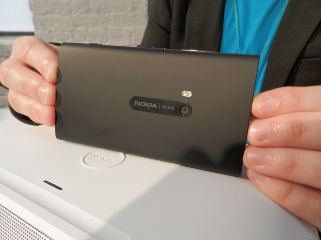 ตัวจริงมือถือกล้องวีดีโอ 1080p เปรียบเทียบ Lumia 920 / Nexus 4 / Xperia T