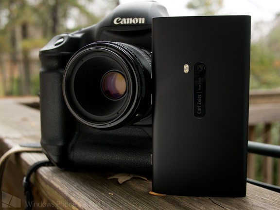 ถ่ายภาพแสงน้อย Nokia Lumia 920 ประชันกล้อง DSLR Canon 1DX