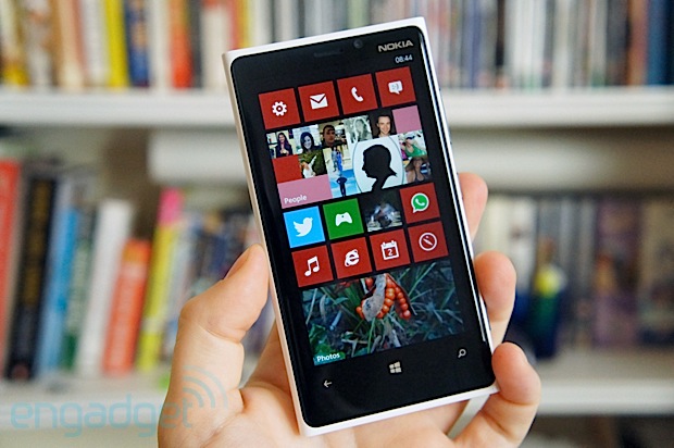 Lumia 920 ได้รับคำสั่งซื้อลอตแรกในจีน 2.5 ล้านเครื่อง