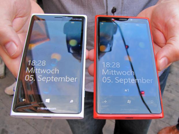 พิสูจน์ความสุดยอด.. ไปขับรถตะลุยทะเลทรายเล่นกับ Nokia Lumia 920