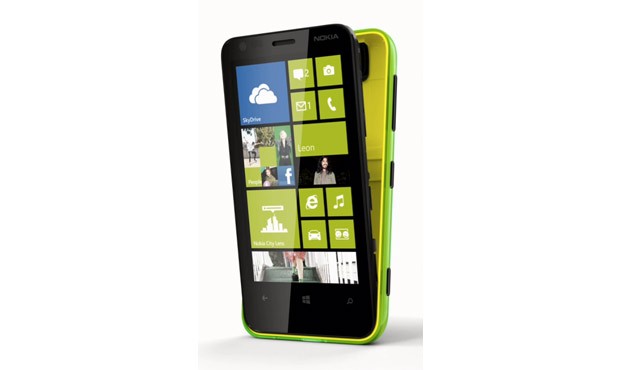 มาแบบไม่รู้ตัว Nokia เปิดตัว Lumia 620 Windows Phone 8 รุ่นเล็กขายต้นปีหน้า