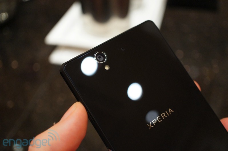 808 PureView / iPhone 5 / XPERIA Z เปรียบเทียบกล้องสวย ภาค 1