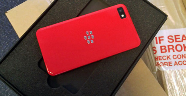 BlackBerry Z10 ขายดีกว่าที่คาด ประกาศตัวสีแดงรุ่นนักพัฒนา
