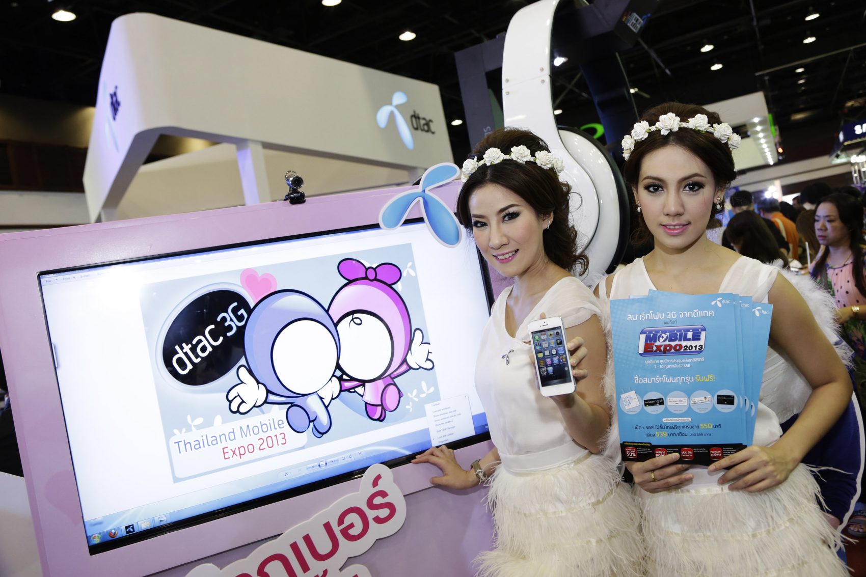 ดีแทคนำสมาร์ทโฟน 3G ชั้นนำทุกแพลตฟอร์มจัดโปรโมชั่นพิเศษพร้อมของสมนาคุณถูกใจในงาน Thailand Mobile Expo 2013