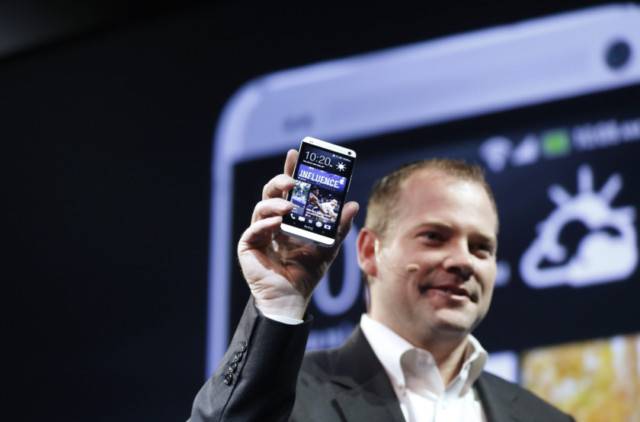 ดราม่าอีก? ผู้บริหาร HTC แขวะ Samsung ใช้เงินทำ Maketing มากกว่าใช้เงินสร้างนวัตกรรมเสียอีก