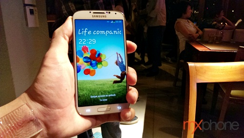 DisplayMate ซูอกหน้าจอ S-AMOLED Galaxy S4 โคตรเทพ!
