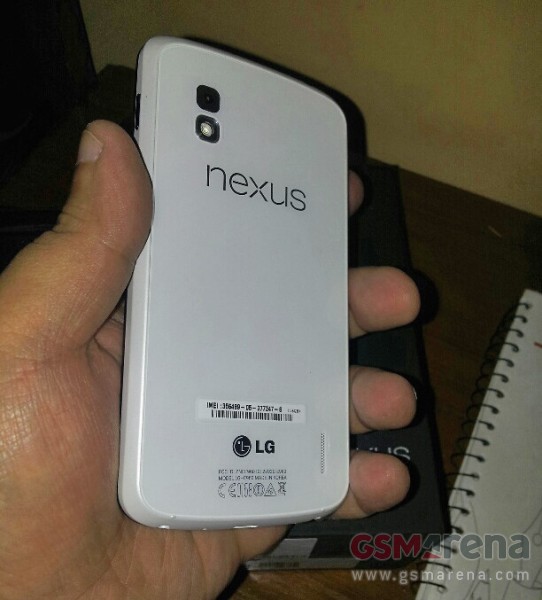 โผล่อีก! ภาพตัวเป็นๆ Nexus 4 สีขาว ใกล้วางขายแล้วสินะ