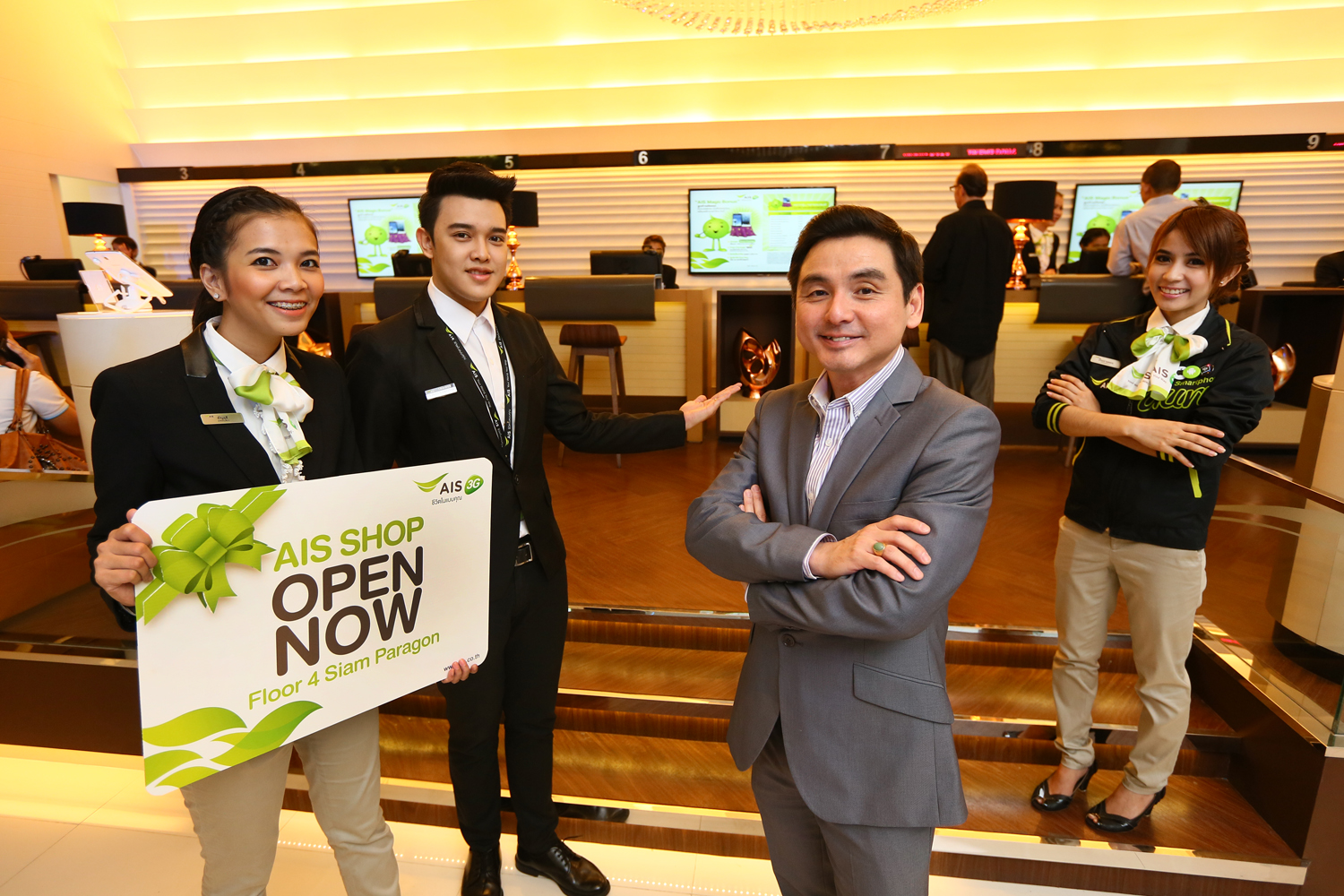 เอไอเอส 3G…ตอกย้ำความเป็นตัวจริง เดินหน้าเปิด AIS Shop สาขาสยามพารากอน