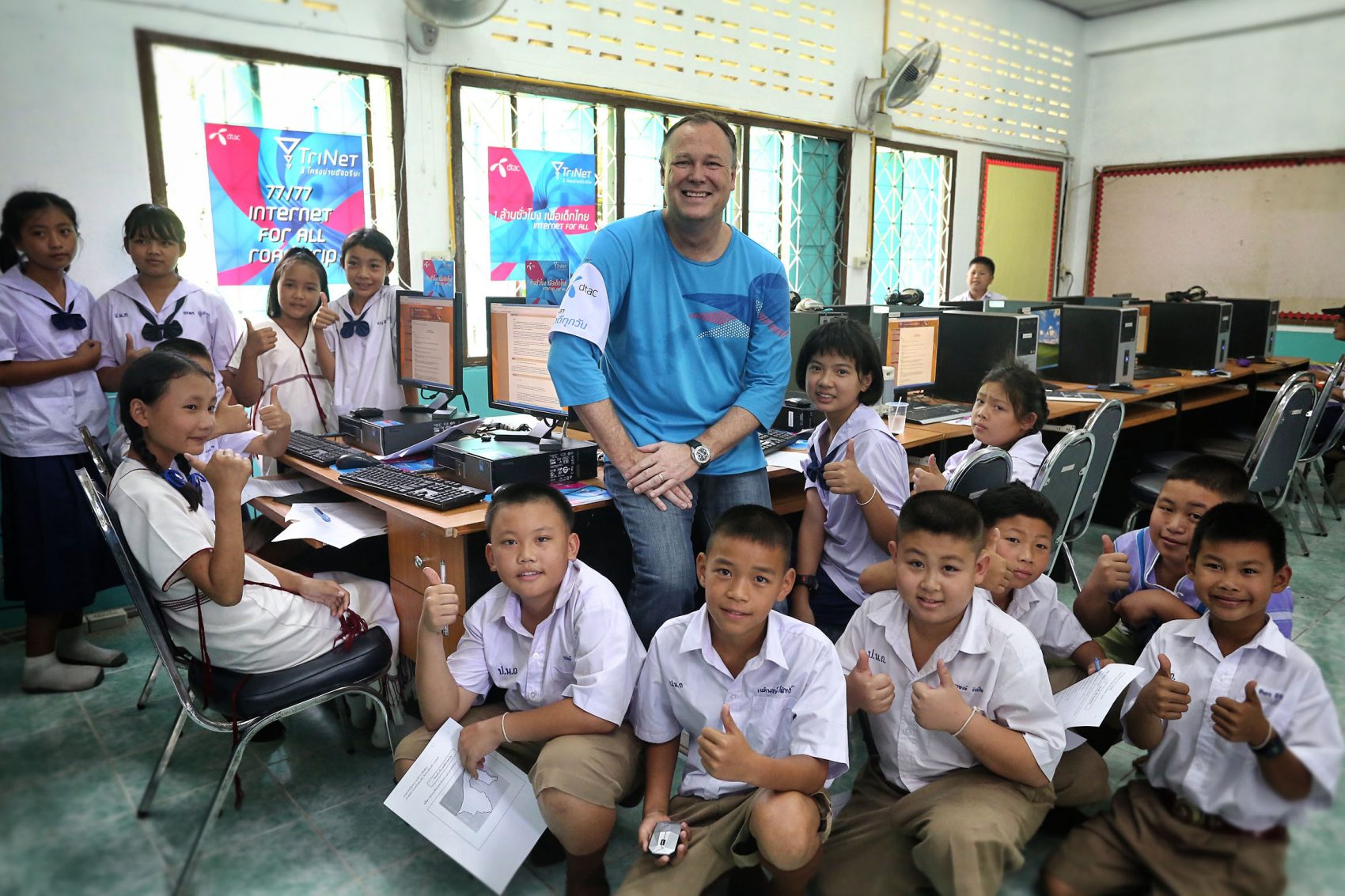 ดีแทคนำร่องโครงการ 1 ล้านชั่วโมงเพื่อเด็กไทย – Internet For All ที่ร.ร.บ้านปางน้ำถุ จ. เชียงใหม่