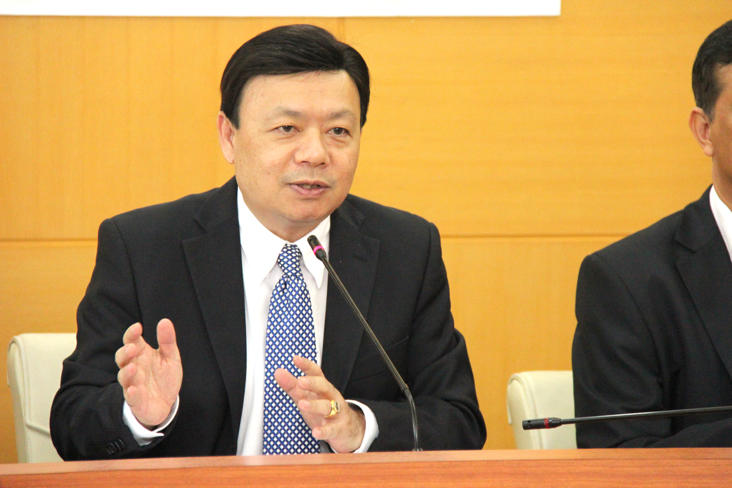 กสทช. ชี้แจง กรณีปรับลดค่าบริการ 15% นั้นสำหรับผู้ใช้บริการ 3G ใหม่คลื่น 2100 MHz เท่านั้น