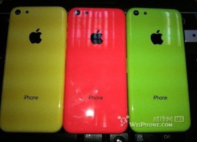หลุดฝาหลังของ iPhone รุ่นประหยัด 3 สี คาดราคาที่ $350
