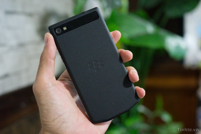 BlackBerry แอบจับมือ Porsche ดีไซน์มือถือ BlackBerry 10