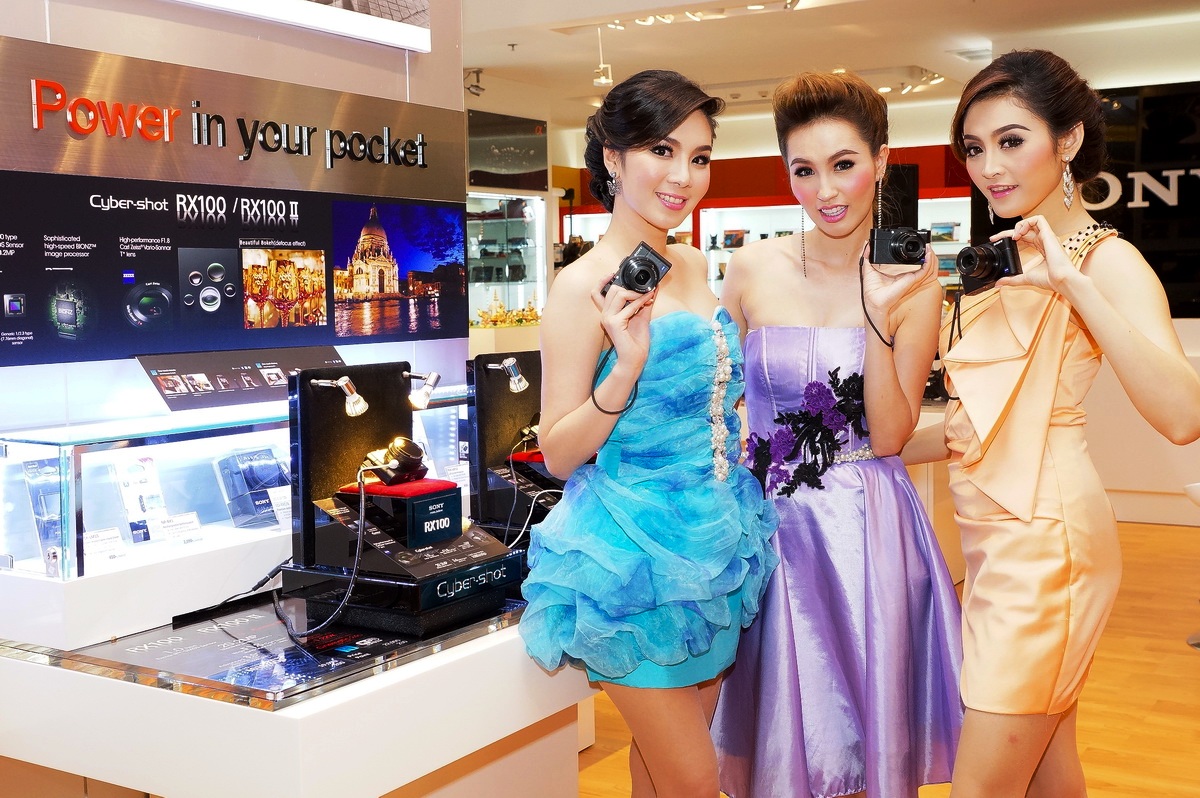 โซนี่ไทยยกระดับคุณภาพกล้องดิจิตอลคอมแพ็คท์อีกครั้ง เปิดตัวกล้องไซเบอร์ช็อต RX100 II และ RX1R
