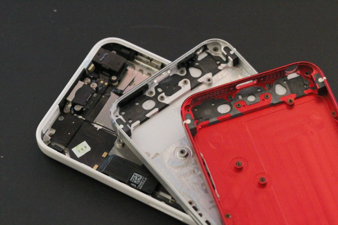 iPhone 5S สีแดงโผล่? สวยขนาดนี้น่าเสียดายว่าปลอม