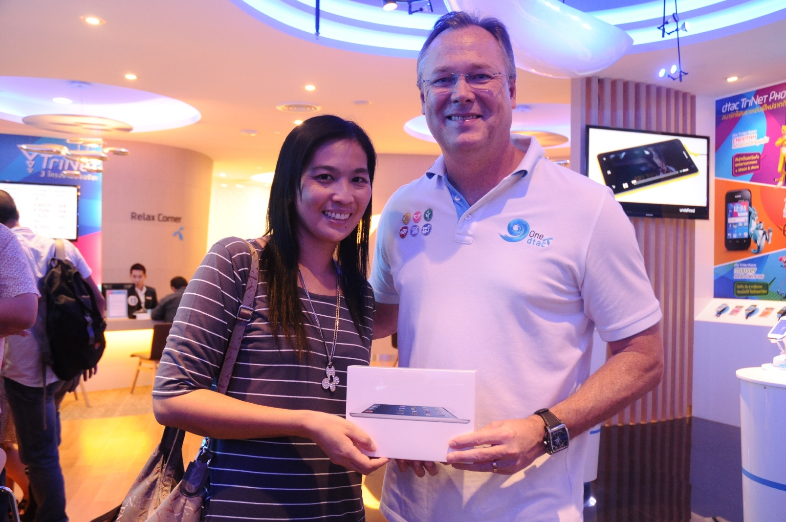 ดีแทคตอกย้ำ Customer Centricity จัด Customer First Day ยกขบวนทัพผู้บริหารและพนักงานออกไปขอบคุณและรับฟังลูกค้าดีแทคทั่วประเทศ