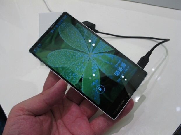 แข่งด้วยสิ… Sharp AQUOS Xx Smartphone สเปคแรงพร้อมขอบยิ่งกว่าบาง