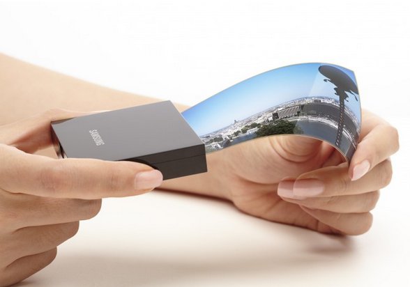 Samsung ข่ม จอเรายืดหยุ่นโค้งงอได้ดีกว่า LG แถมพร้อมขายก่อน