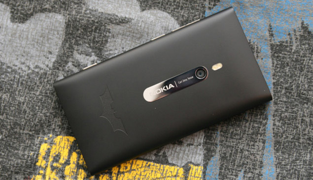 เอ๊ะยังไง Nokia Lumia 1320 มาพร้อมกับโลโก้ Batman
