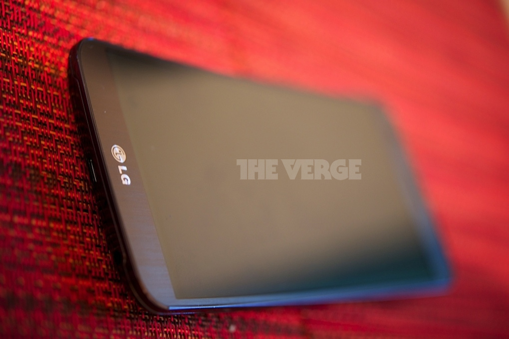 อ้าว รูปหลุด LG G Flex มาแล้ว รีบดูกันด่วน
