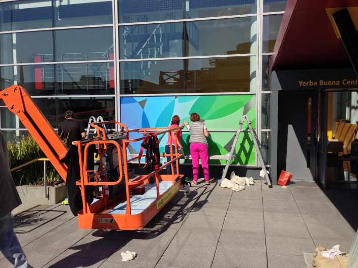 Apple เริ่มตกแต่งอาคาร Yerba Buena สำหรับงานวันที่ 22 ตุลาคมแล้ว