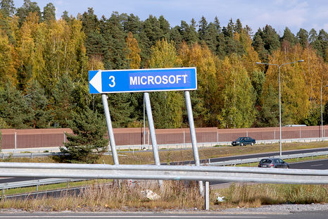 แสบสันต์… Nokia โดนมือดีแกล้งเปลี่ยนป้ายบอกทางเป็น Microsoft