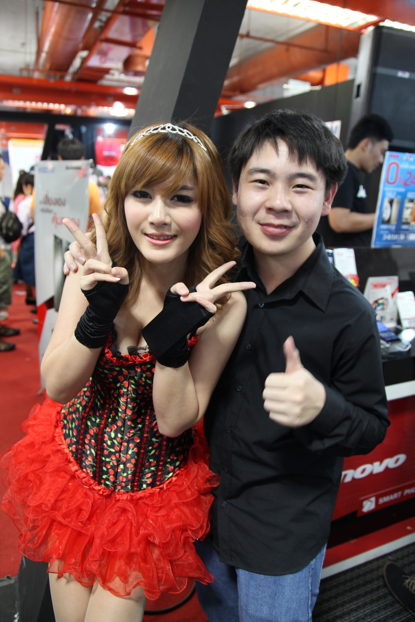 Bluecosmos พาชมของสวยๆ งามๆ พริตตี้งาน Thailand Mobile Expo 2013 Showcase แล้วจะรู้สไตล์เป็นอย่างไร…