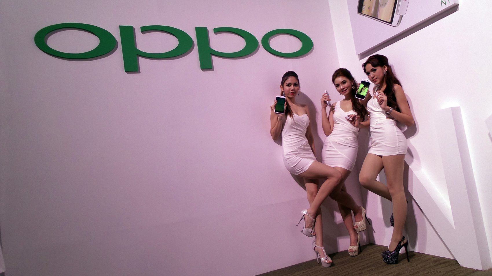 เปิดตัว OPPO N1 อย่างเป็นทางการในประเทศไทยแล้ว เคาะราคา 19,990 บาท พร้อมจำหน่ายต้นเดือนธันวาคมนี้