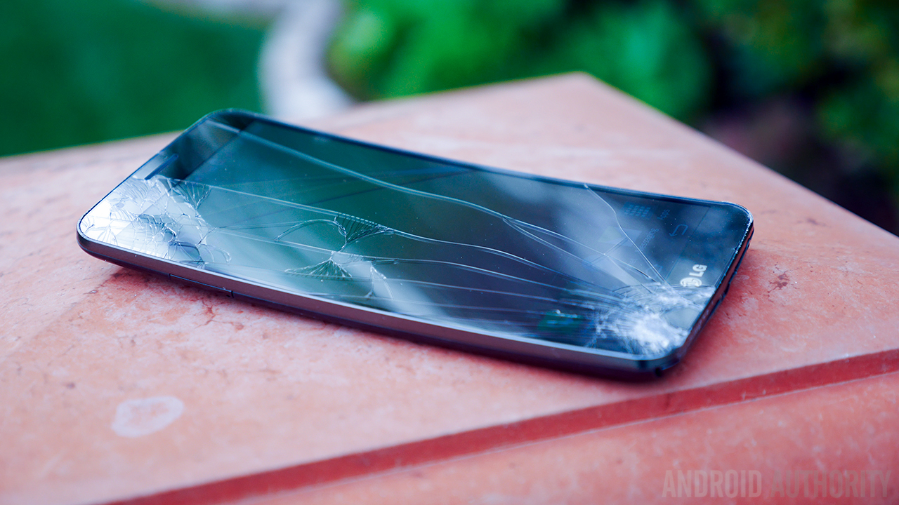 มาดูกันว่า LG G Flex มีฟีเจอร์อย่างการรักษาตัวเอง แล้วถ้าตกพื้นจะเป็นอย่างไร