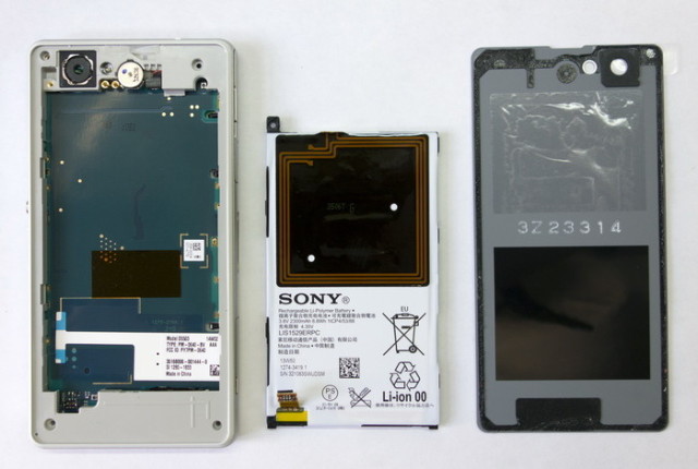 ตรวจภายใน ขอแอบดูงานประกอบ Sony Z1 Compact เครื่องเล็กขุมพลังแน่น!!